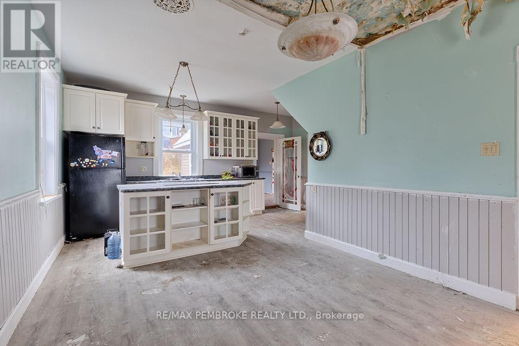 131 Bonnechere Street W, Bonnechere Valley, Ontario K0J 1T0 - Photo 9 - X12501166