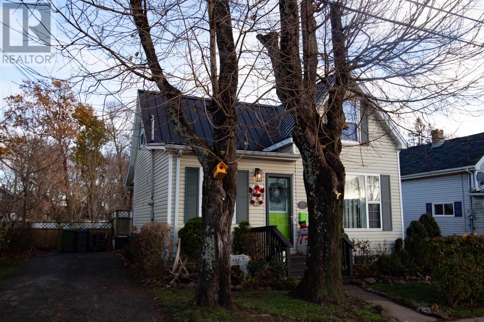 77 Russell Street, Summerside, Prince Edward Island  C1N 5H7 - Photo 2 - 202528732