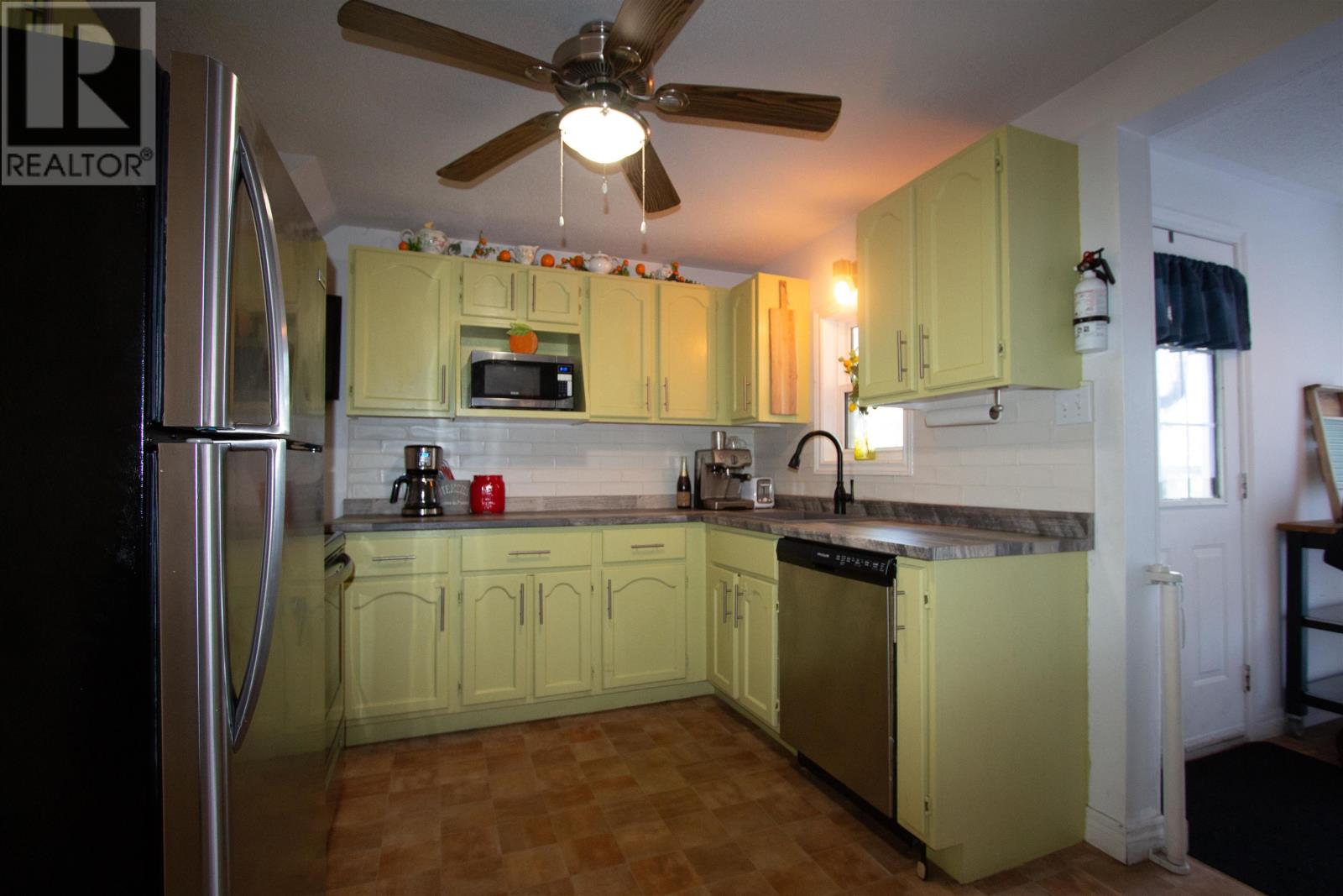 77 Russell Street, Summerside, Prince Edward Island  C1N 5H7 - Photo 4 - 202528732