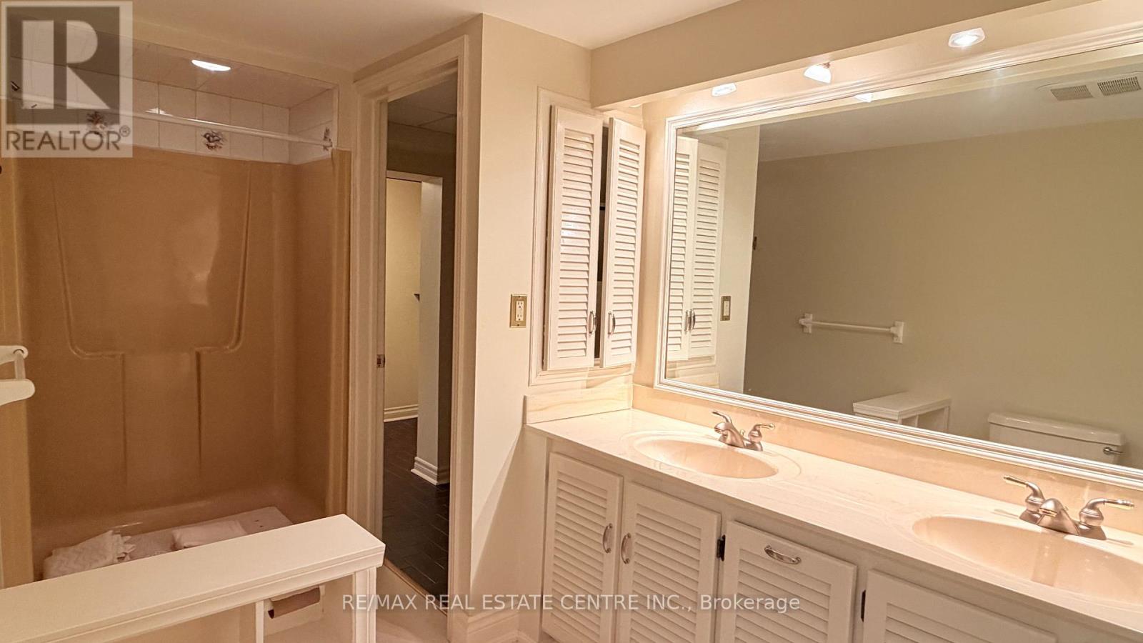 117 Watson Avenue, Oakville, Ontario L6J 3T5 - Photo 24 - W12494046