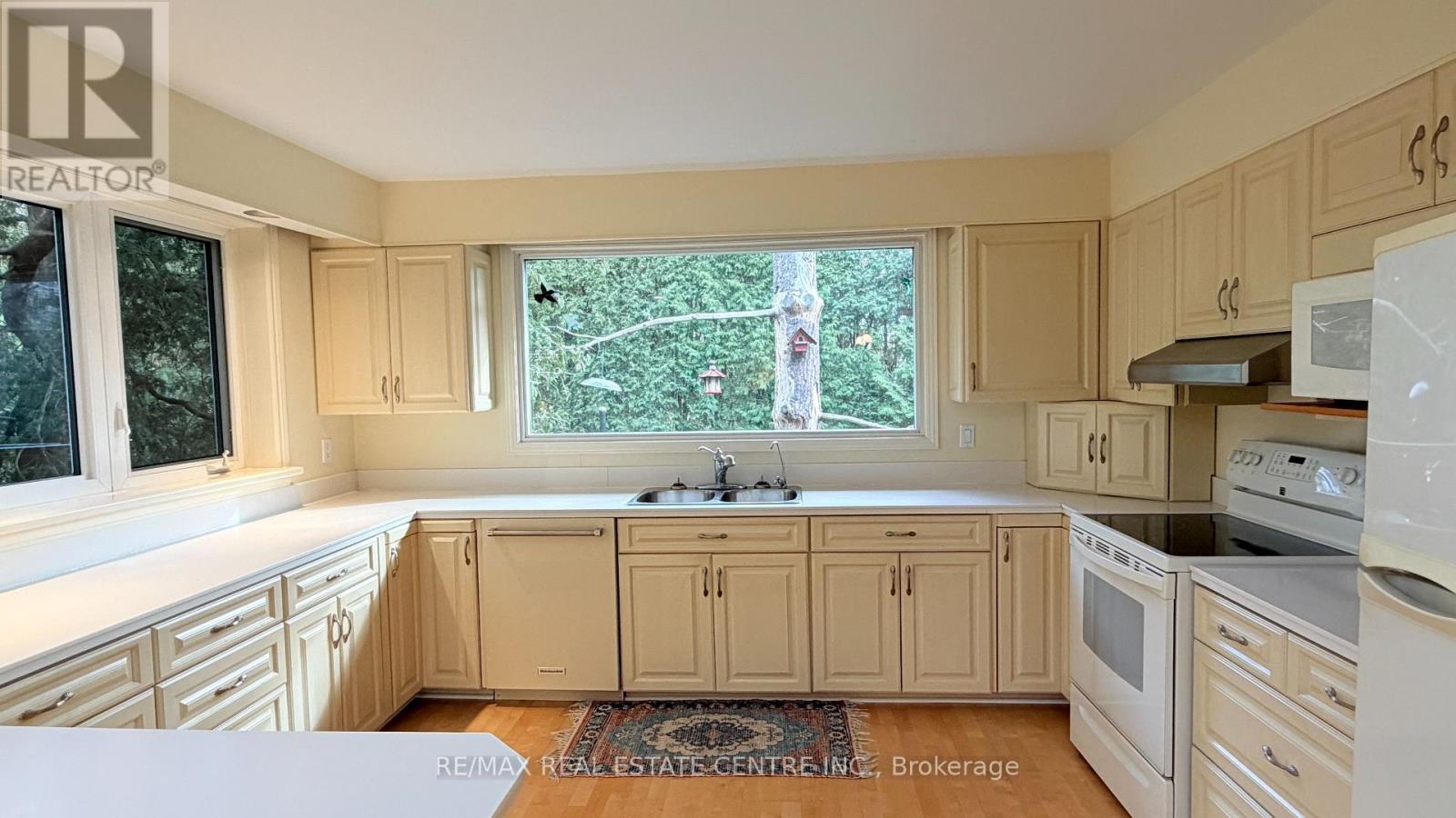 117 Watson Avenue, Oakville, Ontario L6J 3T5 - Photo 8 - W12494046