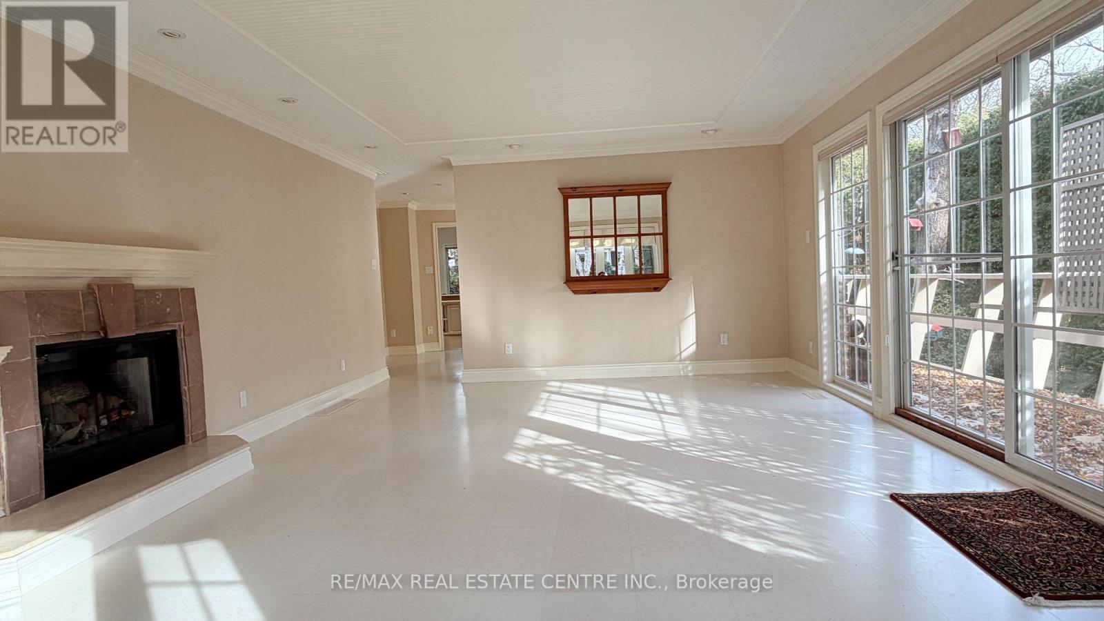 117 Watson Avenue, Oakville, Ontario L6J 3T5 - Photo 5 - W12494046