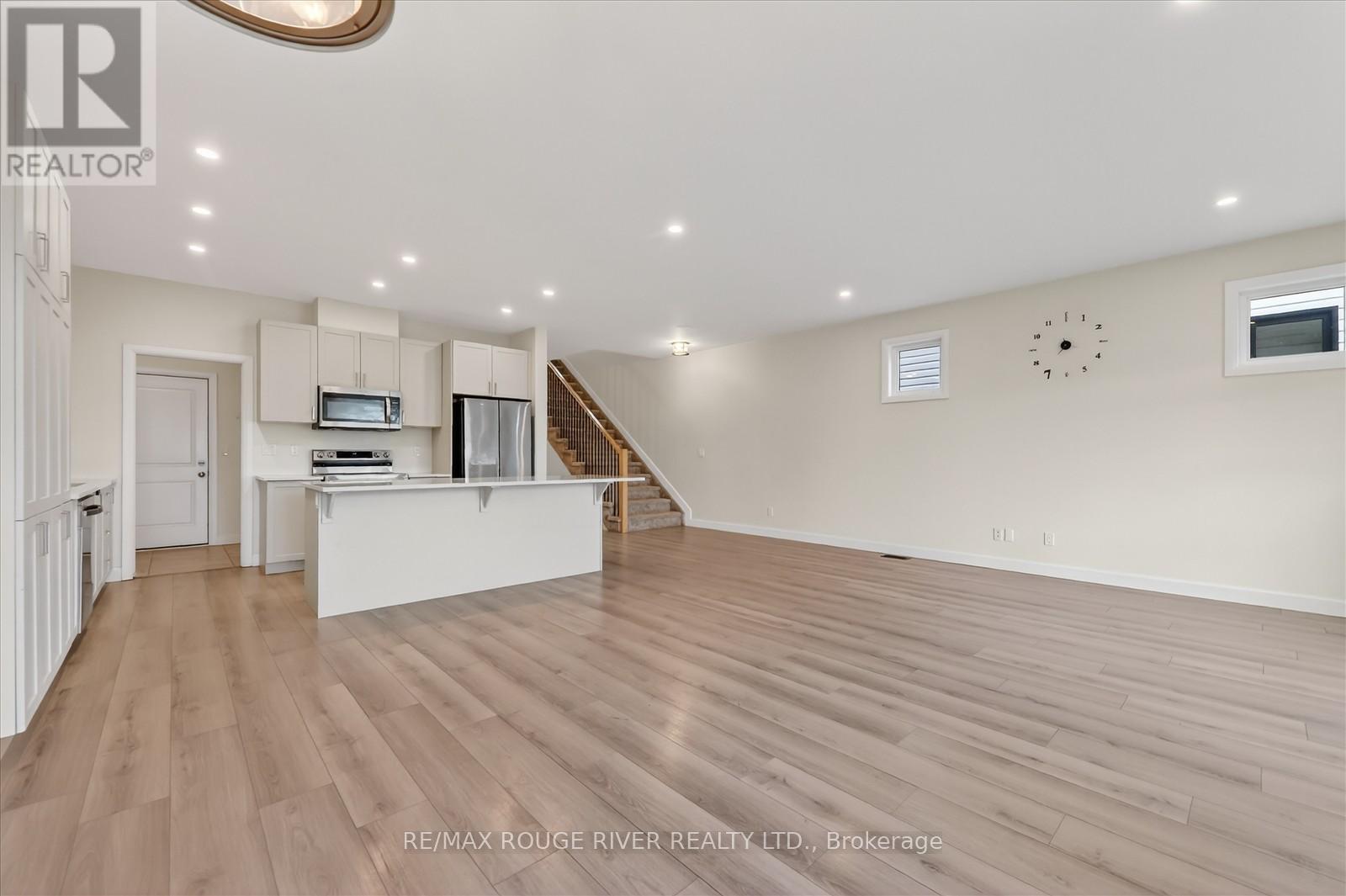 46 Erie Court, Loyalist, Ontario  K7N 0E3 - Photo 6 - X12578124