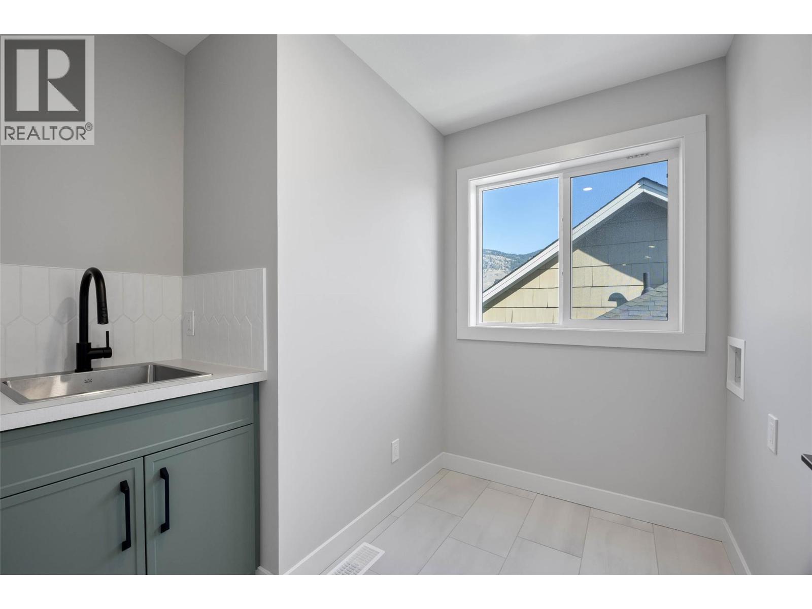 8759 BADGER Drive Kamloops Photo 36