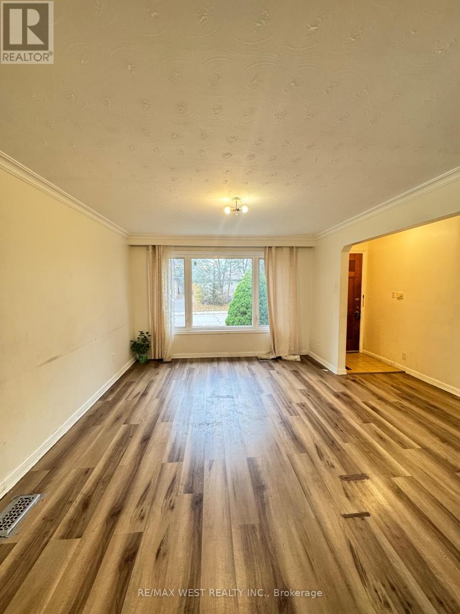 Main Floor - 410 Becker Road N, Richmond Hill, Ontario  L4C 2S4 - Photo 5 - N12547288