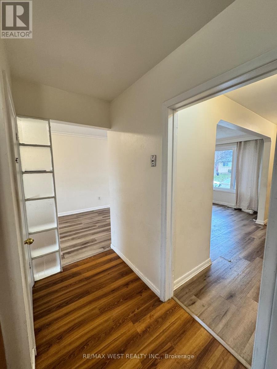 Main Floor - 410 Becker Road N, Richmond Hill, Ontario  L4C 2S4 - Photo 7 - N12547288