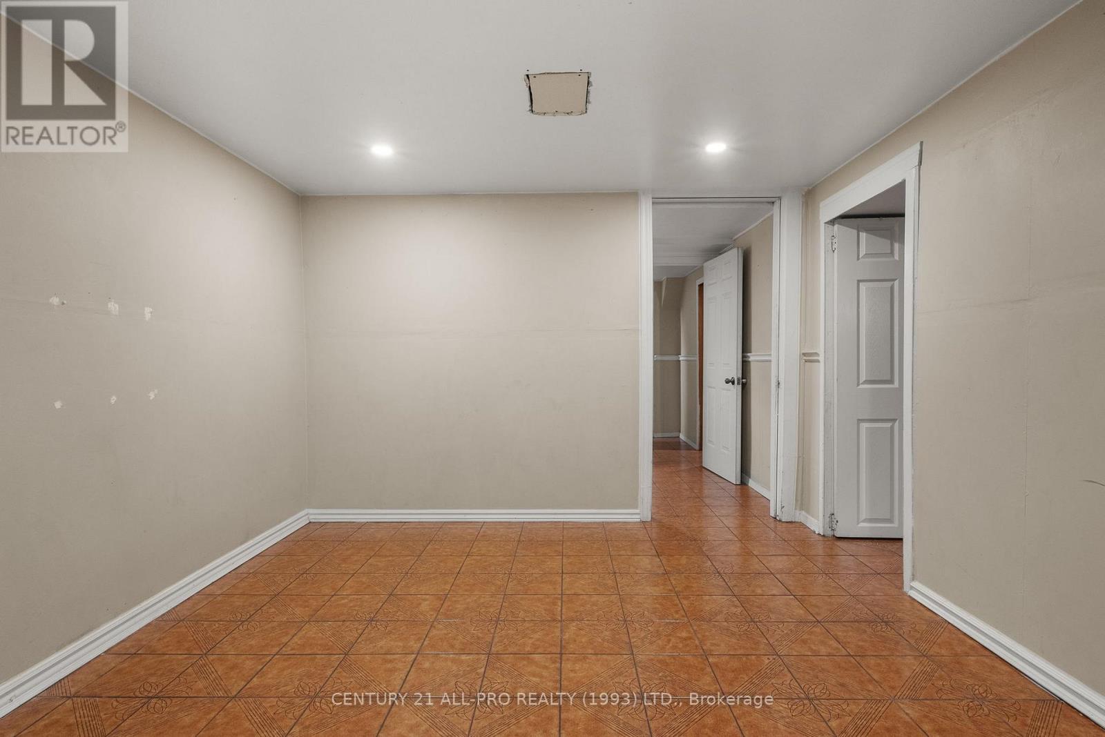 84 Goldsboro Road, Toronto, Ontario  M9L 1A7 - Photo 33 - W12435295