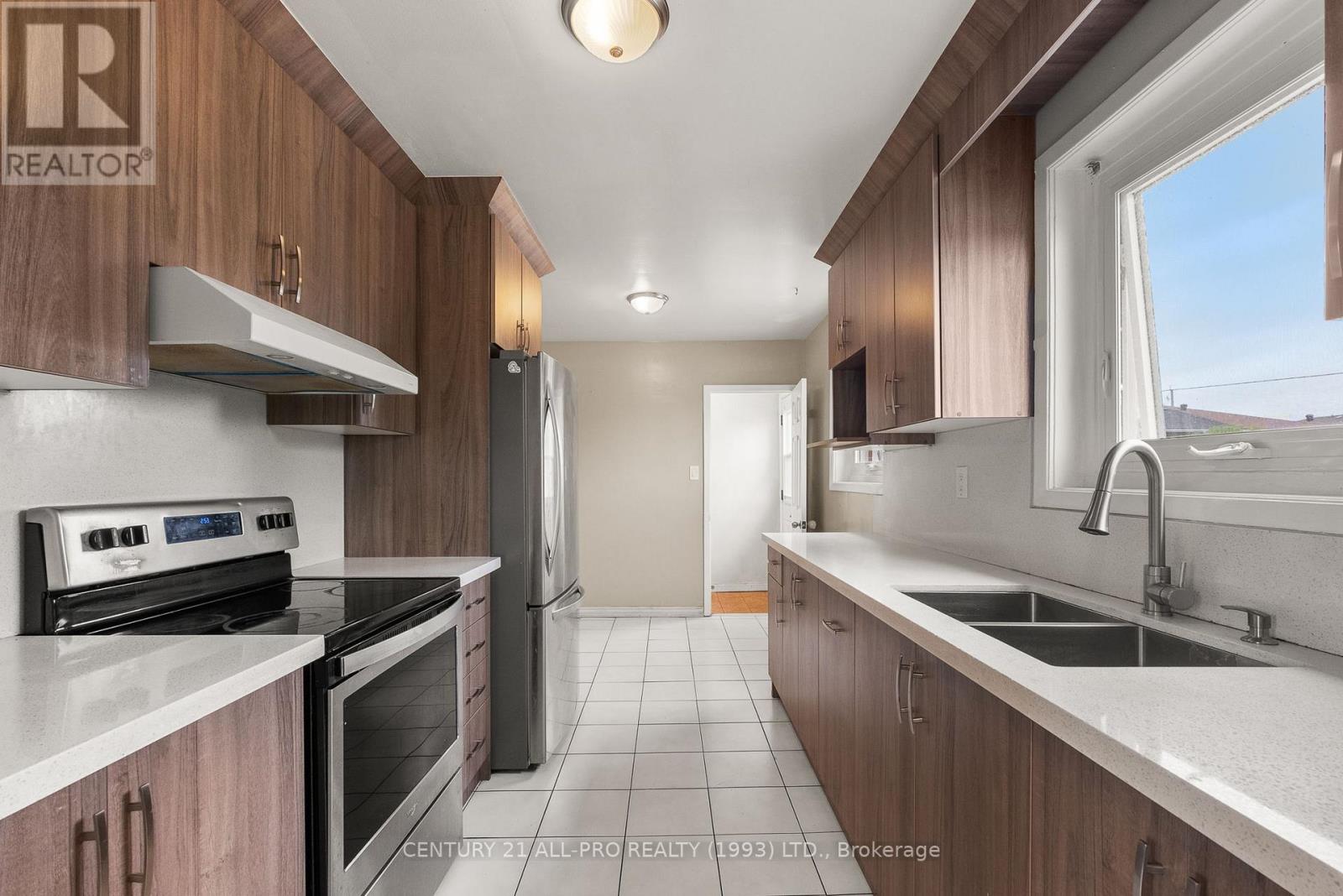 84 Goldsboro Road, Toronto, Ontario  M9L 1A7 - Photo 16 - W12435295