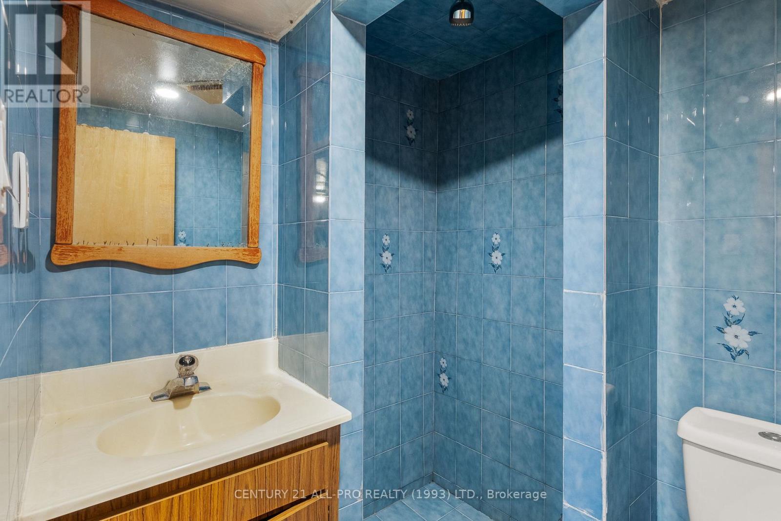 84 Goldsboro Road, Toronto, Ontario  M9L 1A7 - Photo 37 - W12435295