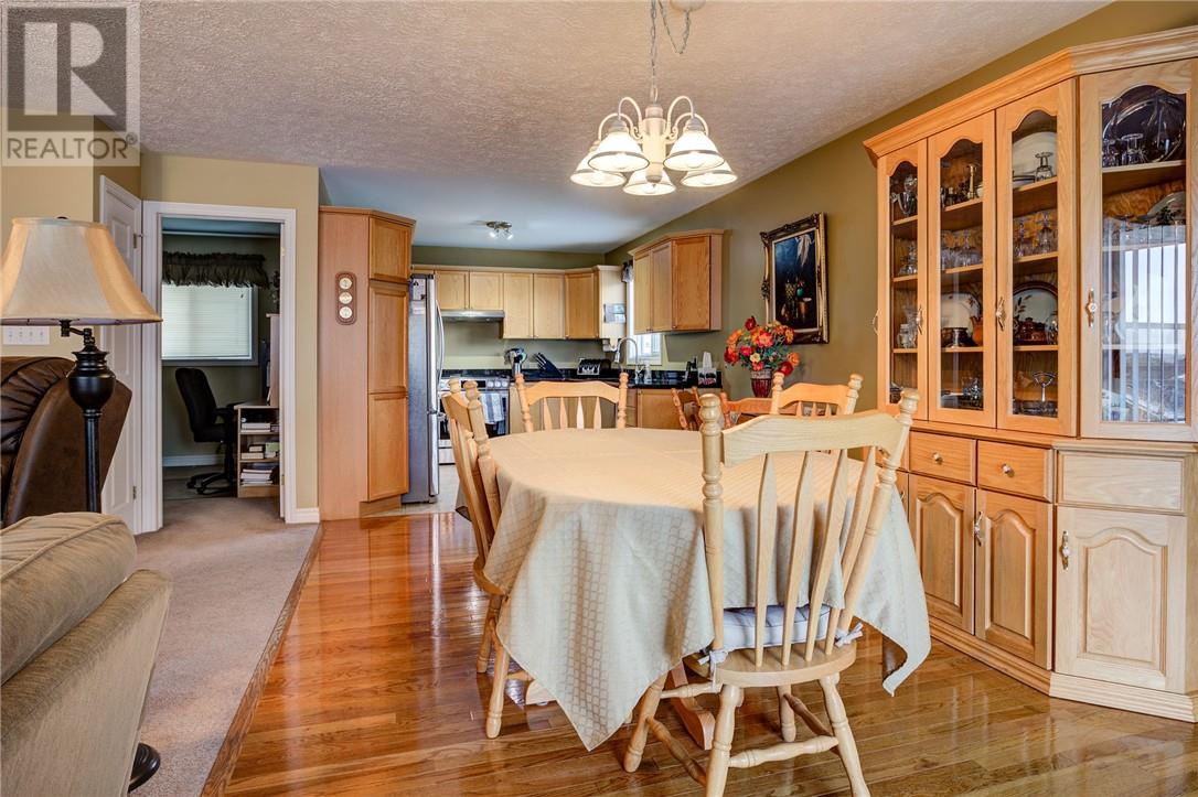 1315 Attlee Avenue, Sudbury, Ontario  P3A 6A3 - Photo 3 - 2125778