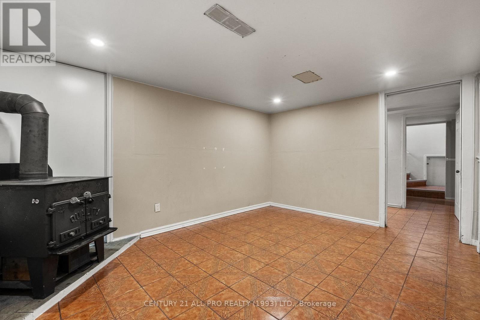 84 Goldsboro Road, Toronto, Ontario  M9L 1A7 - Photo 34 - W12435295