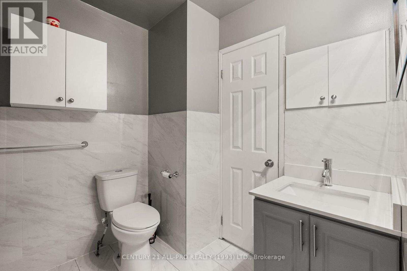 84 Goldsboro Road, Toronto, Ontario  M9L 1A7 - Photo 16 - W12478640