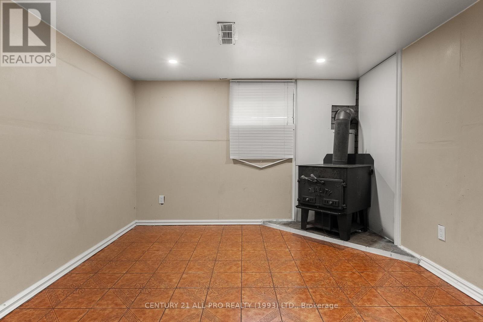 84 Goldsboro Road, Toronto, Ontario  M9L 1A7 - Photo 30 - W12478640