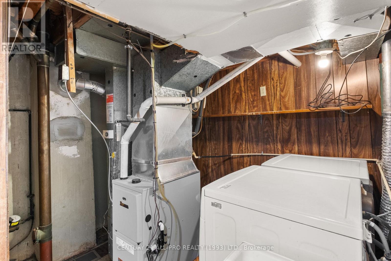 84 Goldsboro Road, Toronto, Ontario  M9L 1A7 - Photo 37 - W12478640