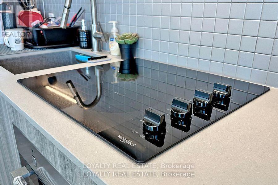 1710 - 5 Buttermill Avenue, Vaughan, Ontario  L4K 0J5 - Photo 8 - N12585254