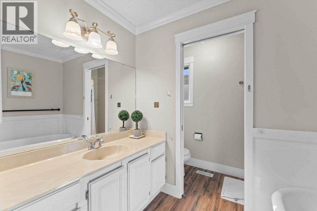 47 Woodmont Way Sw, Calgary, Alberta  T2W 4L7 - Photo 25 - A2271714