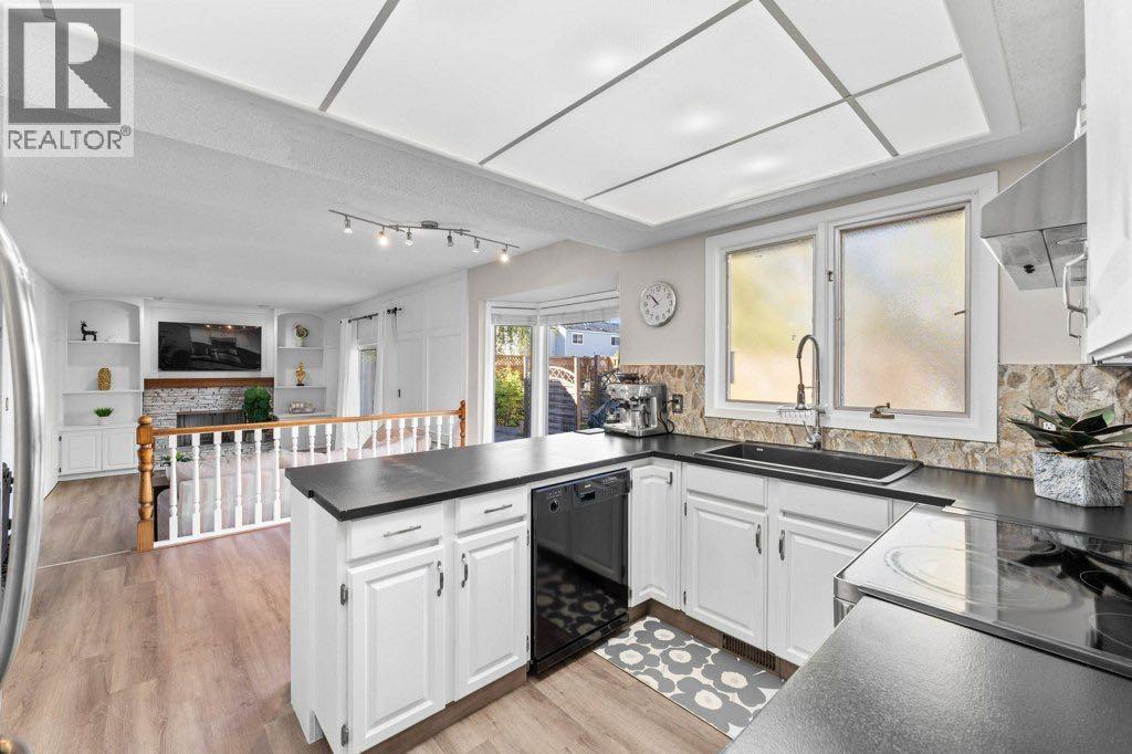 47 Woodmont Way Sw, Calgary, Alberta  T2W 4L7 - Photo 10 - A2271714