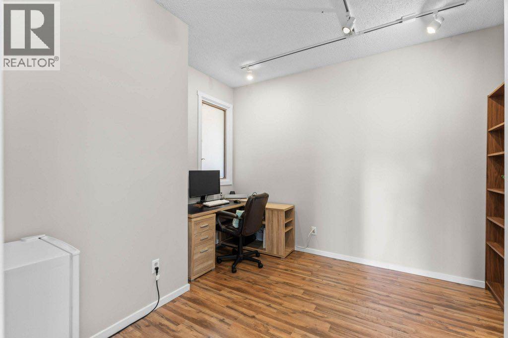 47 Woodmont Way Sw, Calgary, Alberta  T2W 4L7 - Photo 18 - A2271714