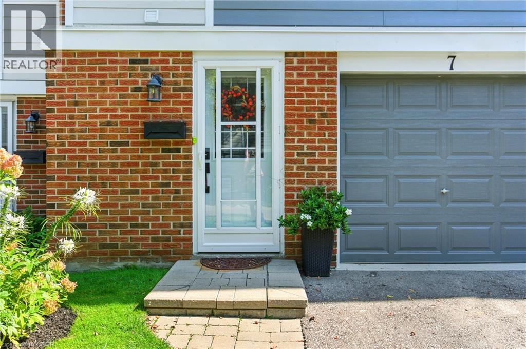 7 Trudy Court, Dundas, Ontario  L9H 5P6 - Photo 4 - 40771005