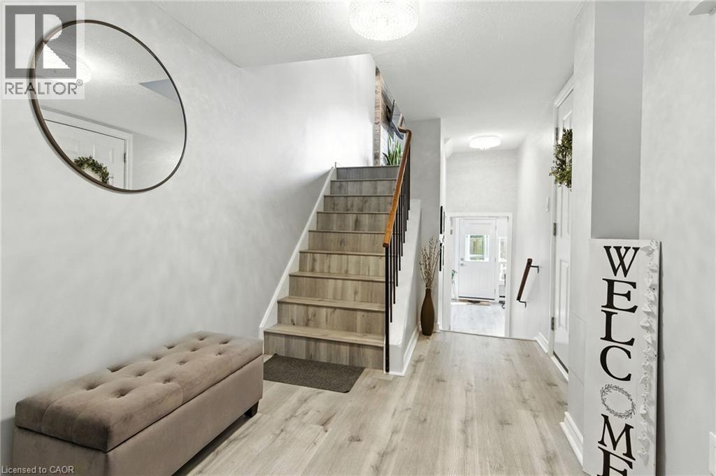 7 Trudy Court, Dundas, Ontario  L9H 5P6 - Photo 6 - 40771005