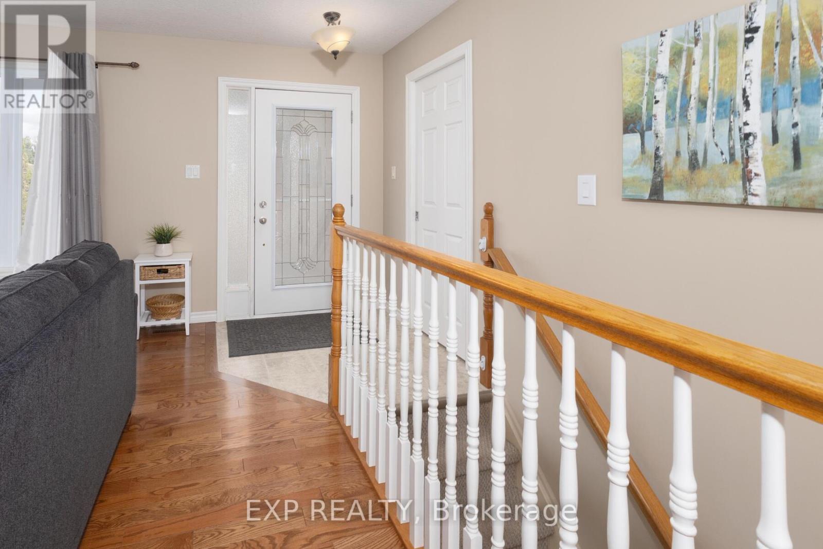 32 Scourfield Drive, Ingersoll, Ontario  N5C 0A4 - Photo 2 - X12585432