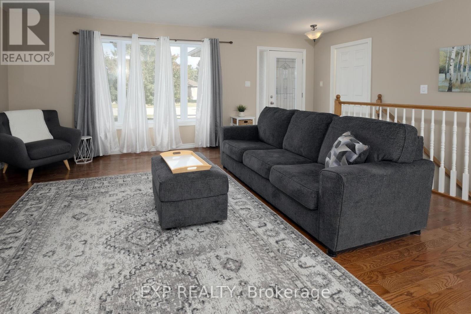 32 Scourfield Drive, Ingersoll, Ontario  N5C 0A4 - Photo 7 - X12585432