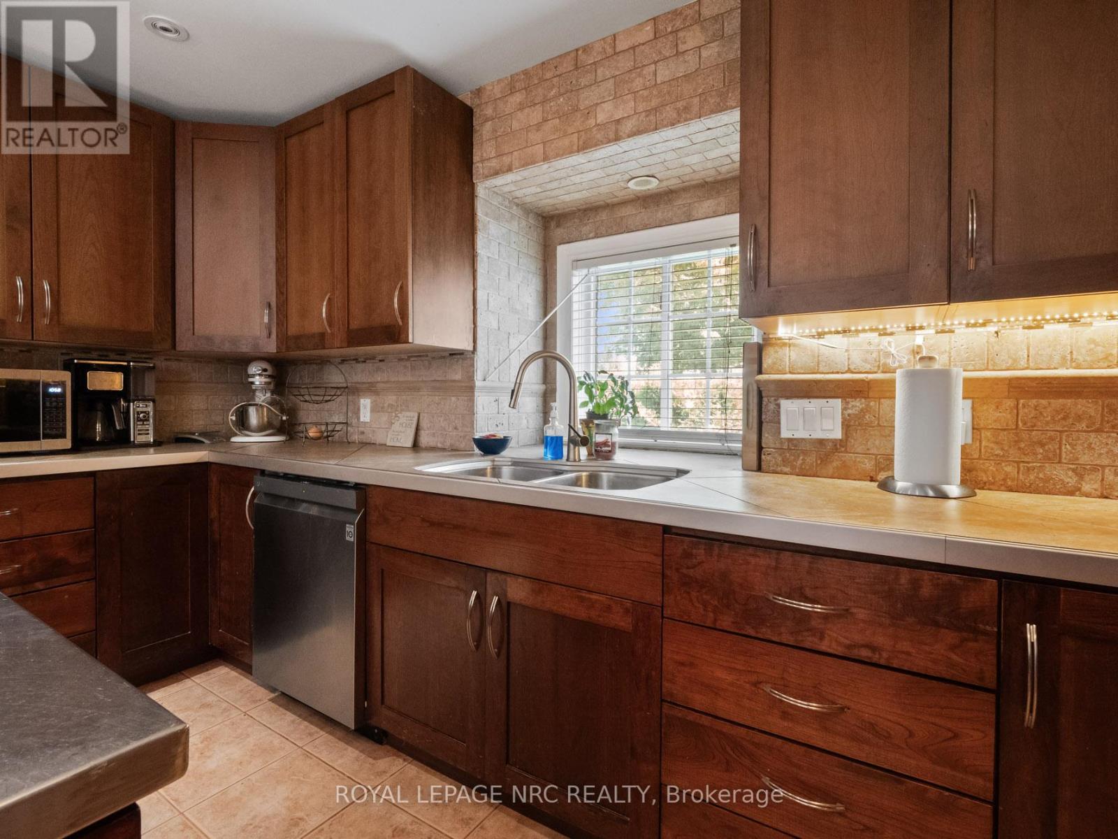 3920 Main Street, Niagara Falls, Ontario  L2G 6B6 - Photo 8 - X12377940