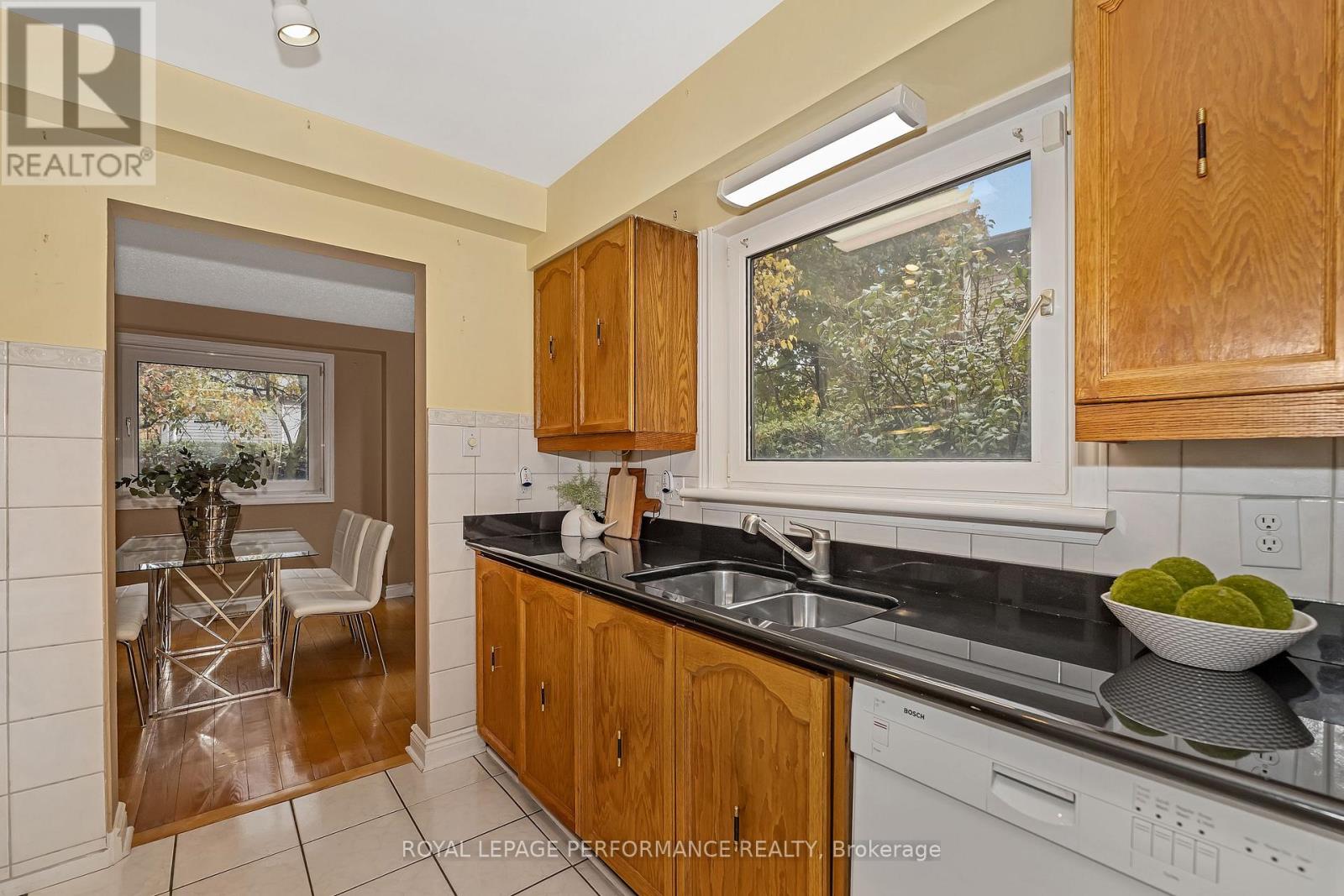 46 Otten Drive, Ottawa, Ontario  K2J 1J2 - Photo 8 - X12585352