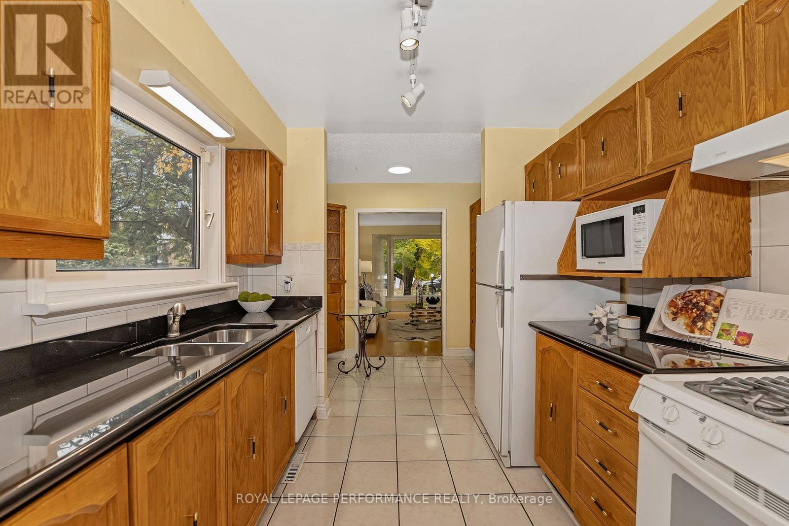 46 Otten Drive, Ottawa, Ontario  K2J 1J2 - Photo 9 - X12585352