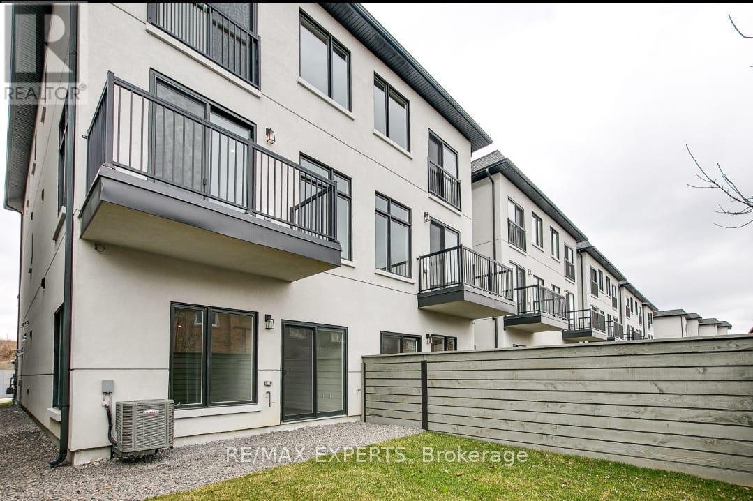 5 Antonio Court, Toronto, Ontario  M9L 0A4 - Photo 3 - W12585176