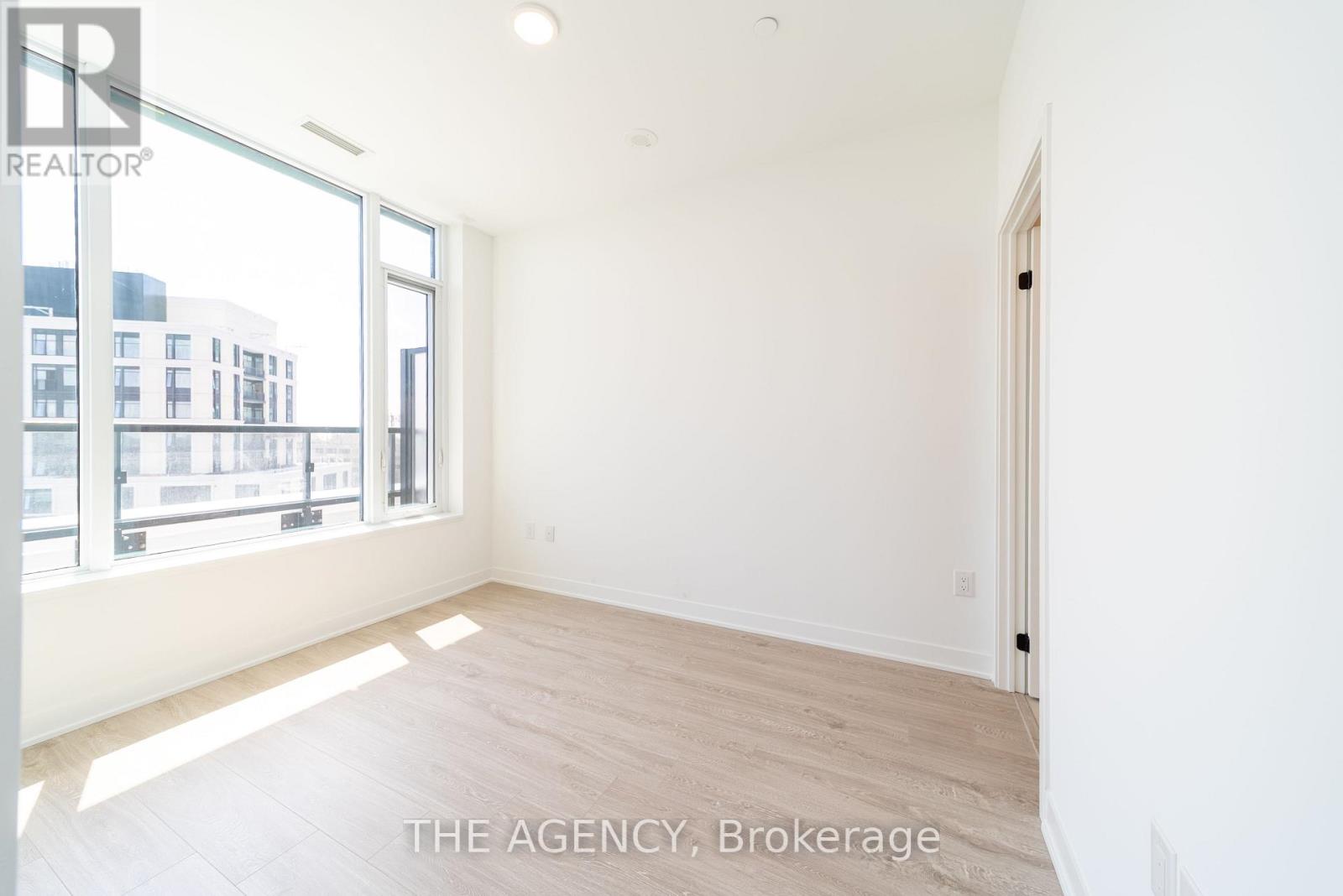 810 - 2495 Eglinton Avenue W, Mississauga, Ontario  L5M 2T2 - Photo 10 - W12585208