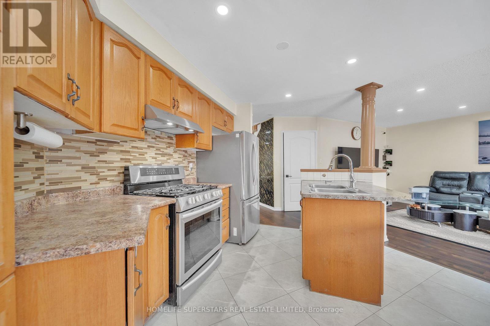 82 Jewel Crescent, Brampton, Ontario  L6R 2P4 - Photo 19 - W12585210