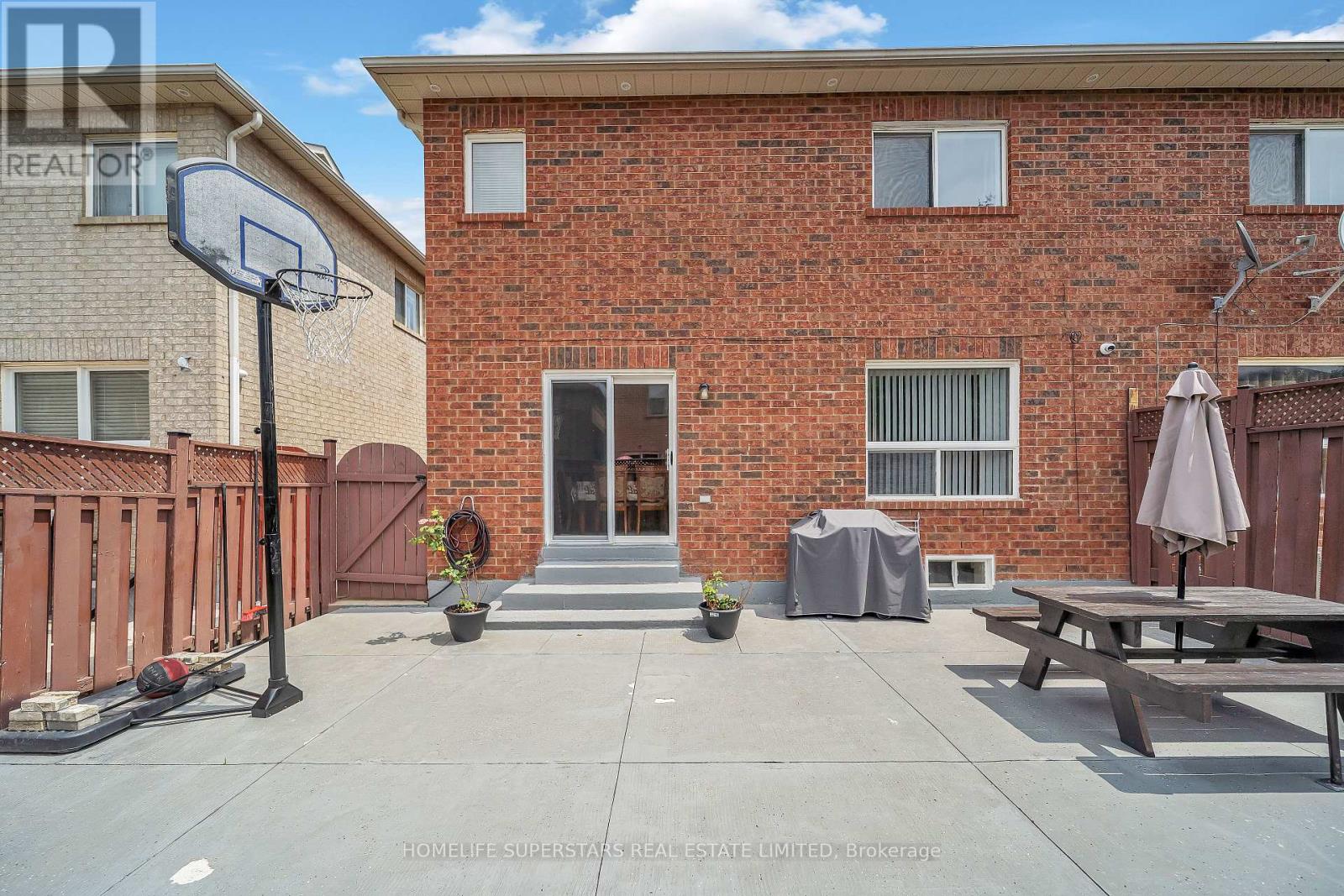 82 Jewel Crescent, Brampton, Ontario  L6R 2P4 - Photo 49 - W12585210