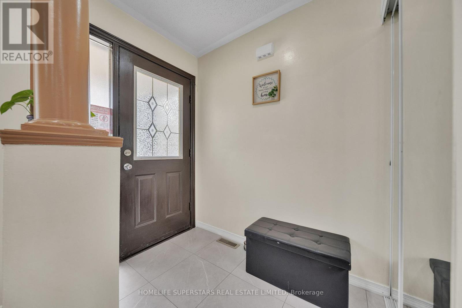 82 Jewel Crescent, Brampton, Ontario  L6R 2P4 - Photo 6 - W12585210