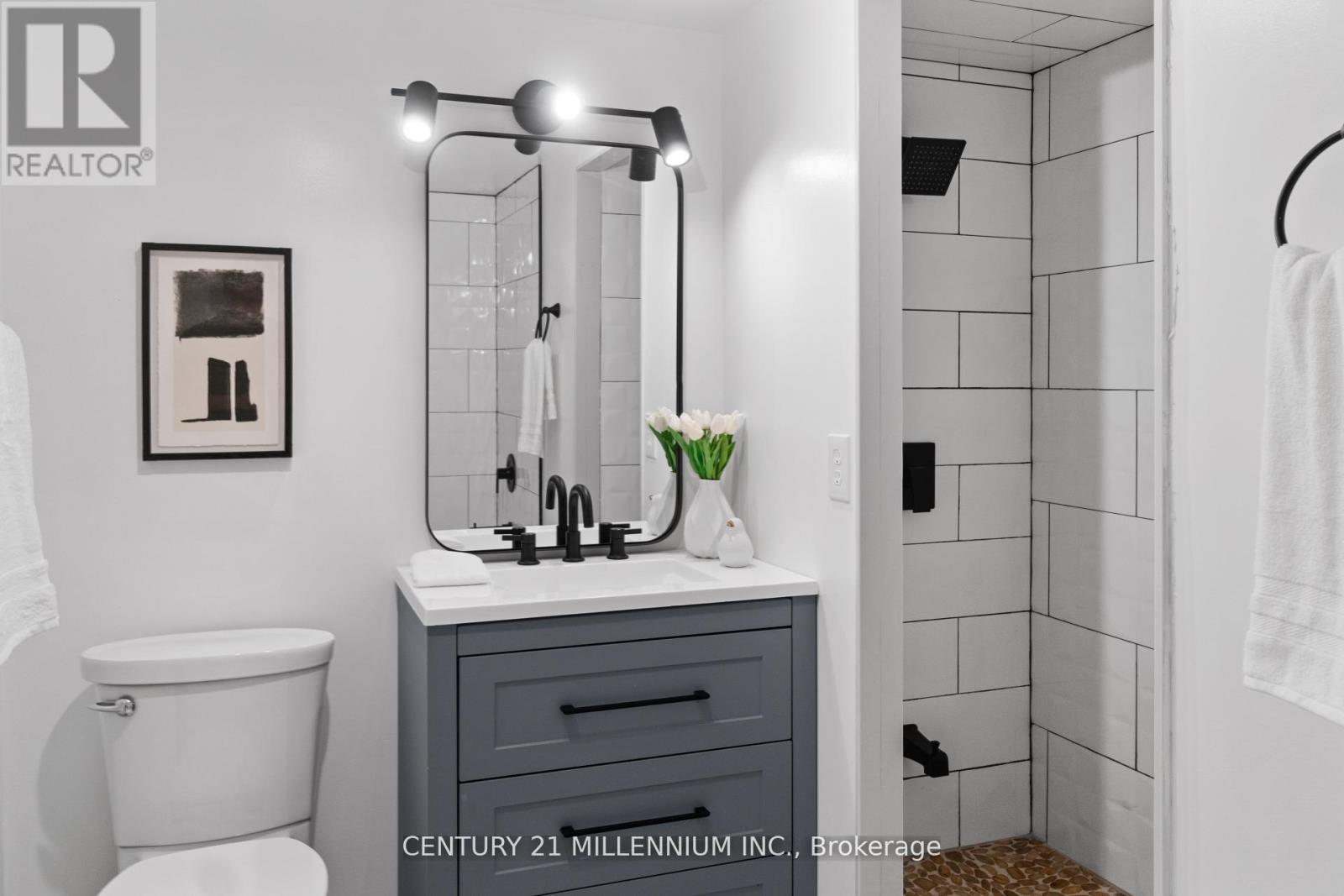 401 - 5 Lisa Street, Brampton, Ontario  L6T 4T4 - Photo 4 - W12585230