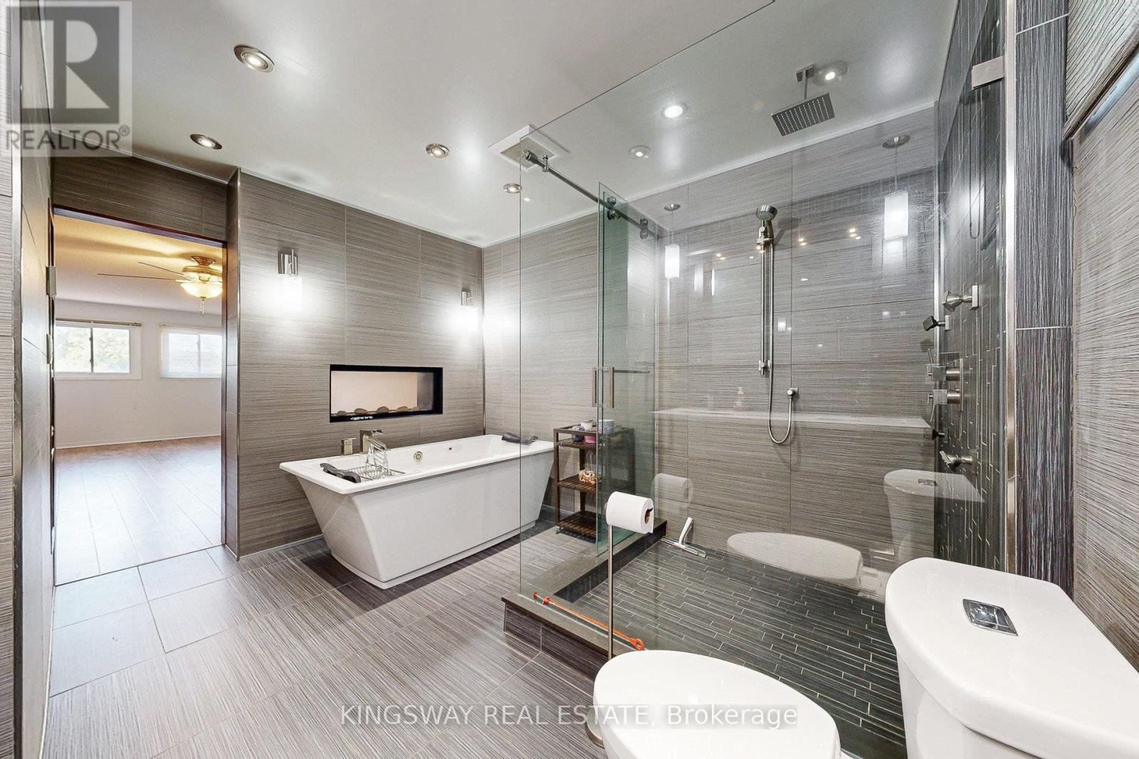 6059 Tillsdown Drive, Mississauga, Ontario  L5N 4M4 - Photo 11 - W12585274