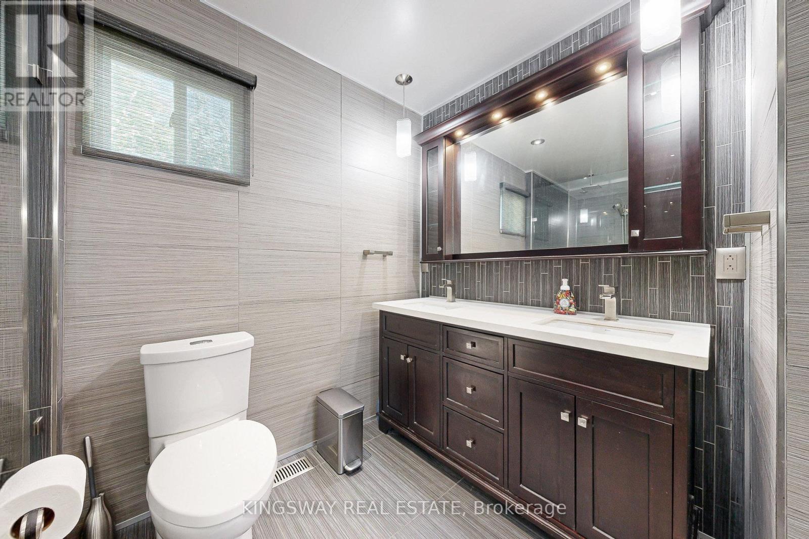 6059 Tillsdown Drive, Mississauga, Ontario  L5N 4M4 - Photo 12 - W12585274