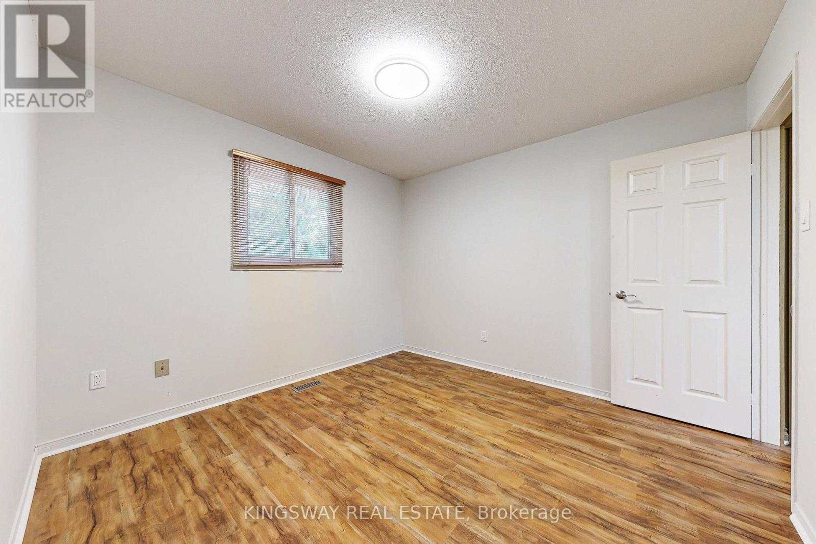 6059 Tillsdown Drive, Mississauga, Ontario  L5N 4M4 - Photo 13 - W12585274