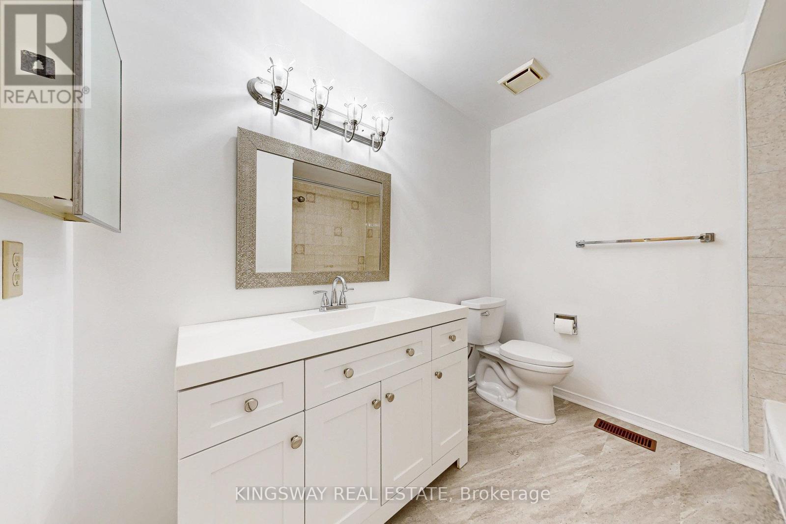 6059 Tillsdown Drive, Mississauga, Ontario  L5N 4M4 - Photo 17 - W12585274