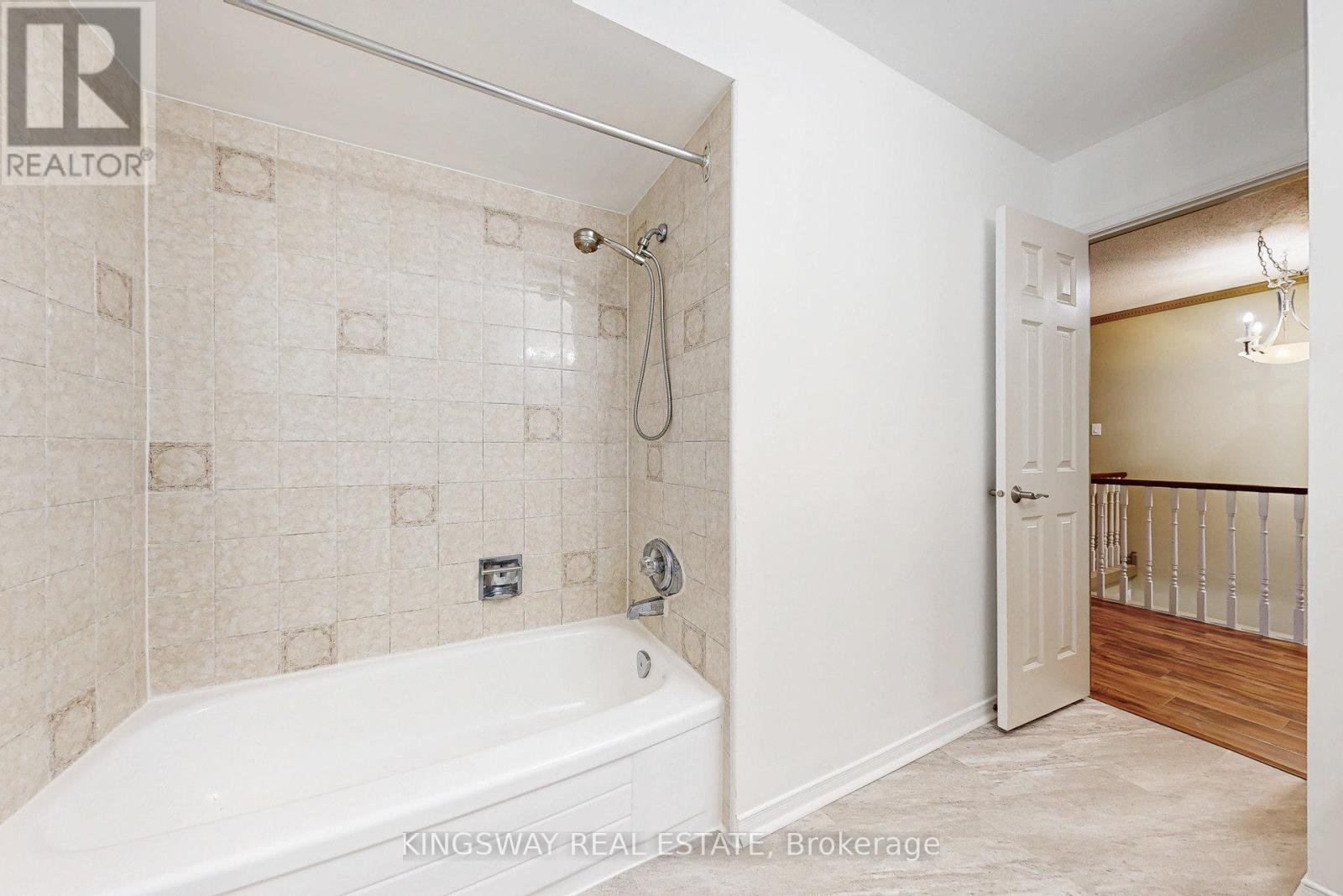 6059 Tillsdown Drive, Mississauga, Ontario  L5N 4M4 - Photo 18 - W12585274