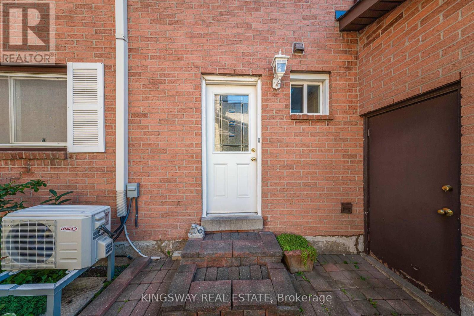 6059 Tillsdown Drive, Mississauga, Ontario  L5N 4M4 - Photo 19 - W12585274