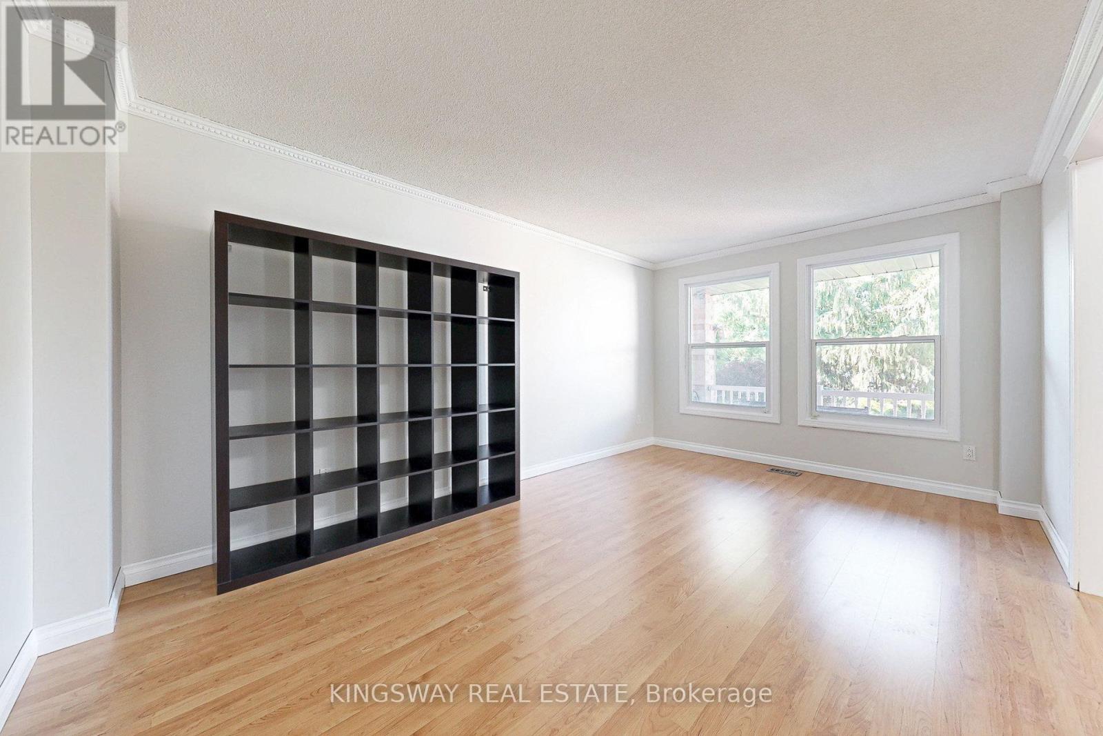 6059 Tillsdown Drive, Mississauga, Ontario  L5N 4M4 - Photo 2 - W12585274