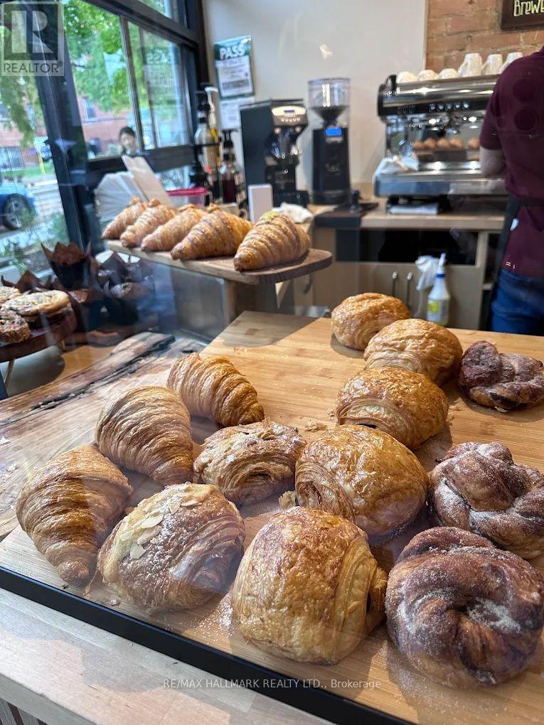 221 Roncesvalles Avenue, Toronto, Ontario  M6R 2L6 - Photo 4 - W12585280