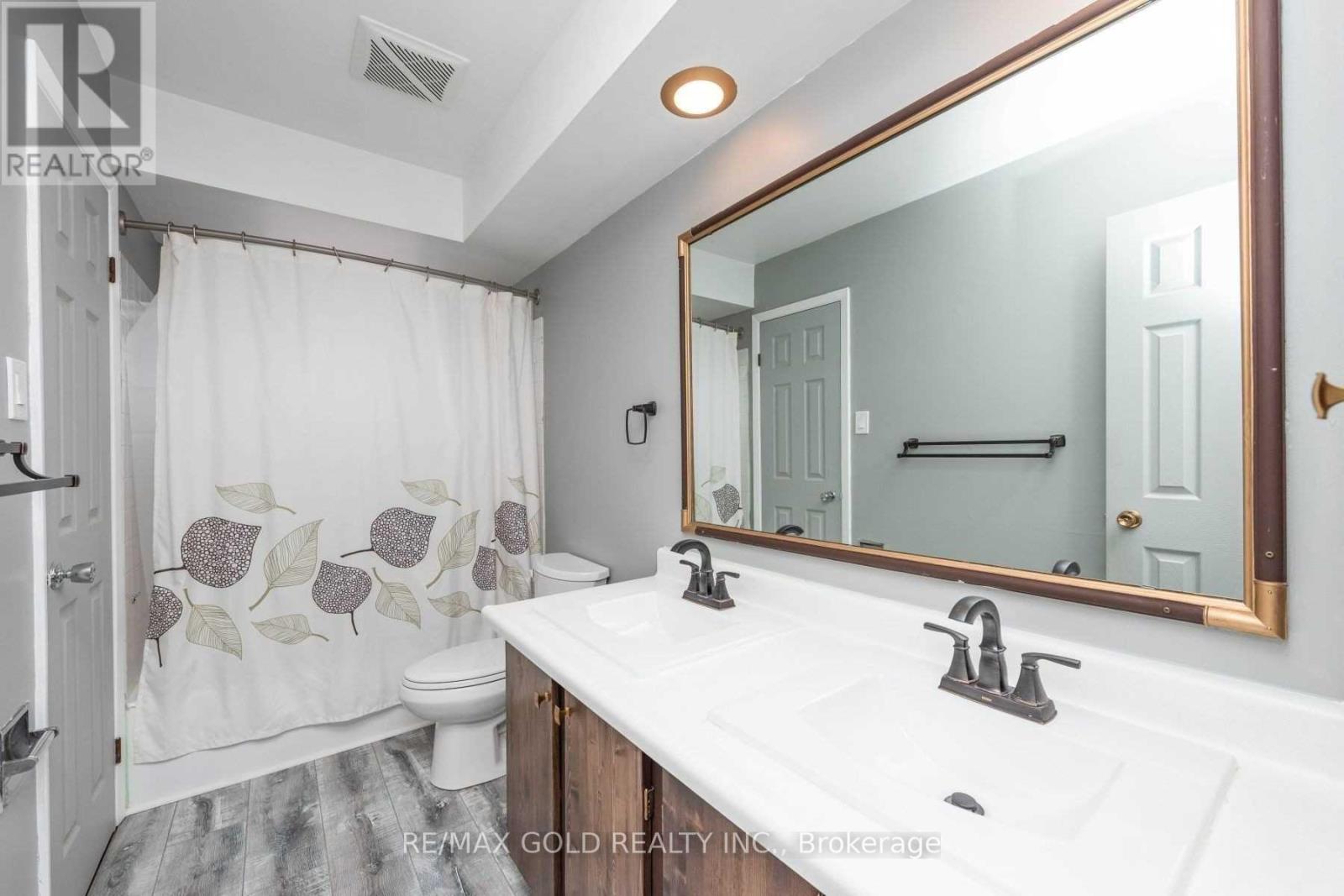 28 Devonshire Drive, Brampton, Ontario  L6T 3G3 - Photo 13 - W12585288