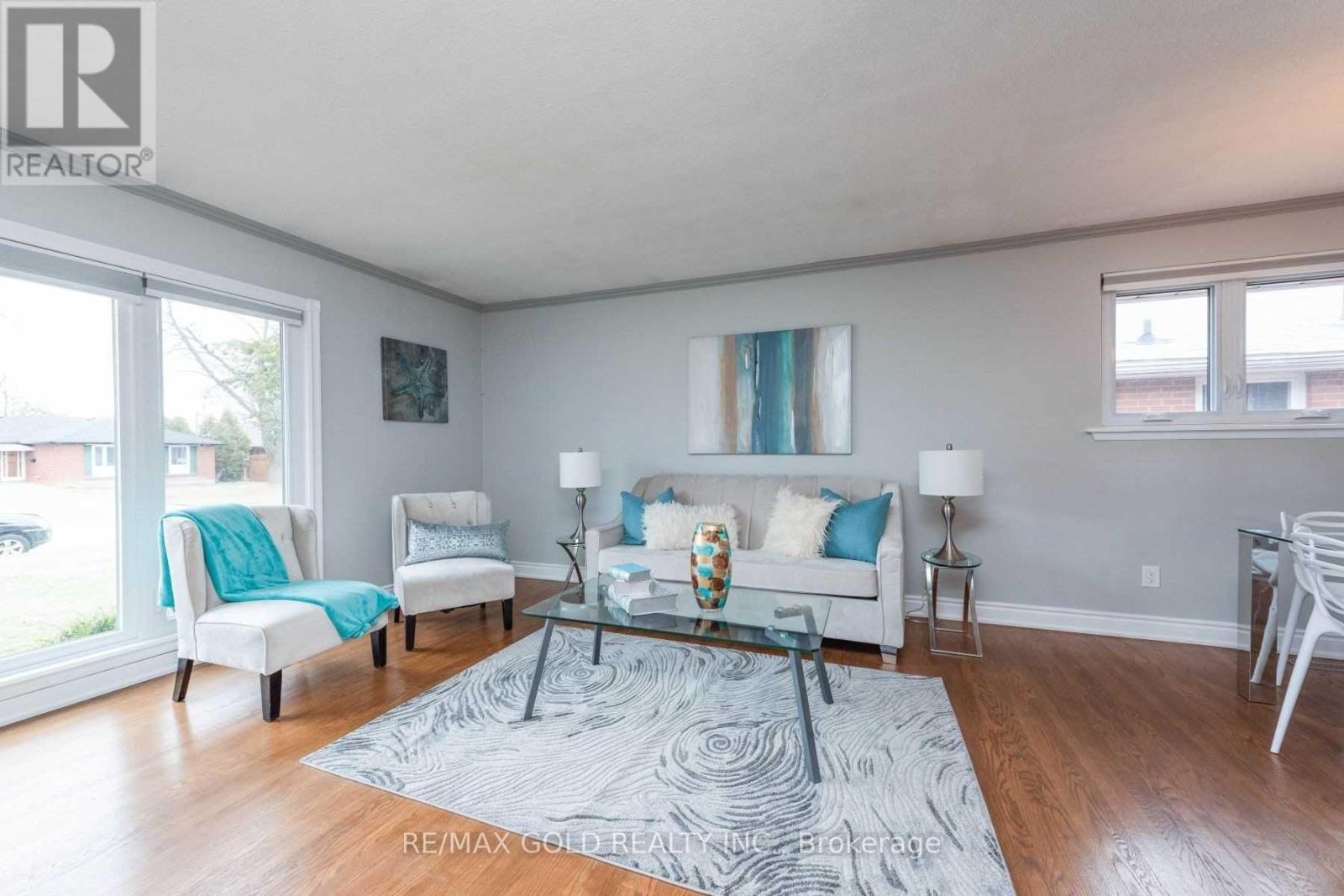 28 Devonshire Drive, Brampton, Ontario  L6T 3G3 - Photo 5 - W12585288