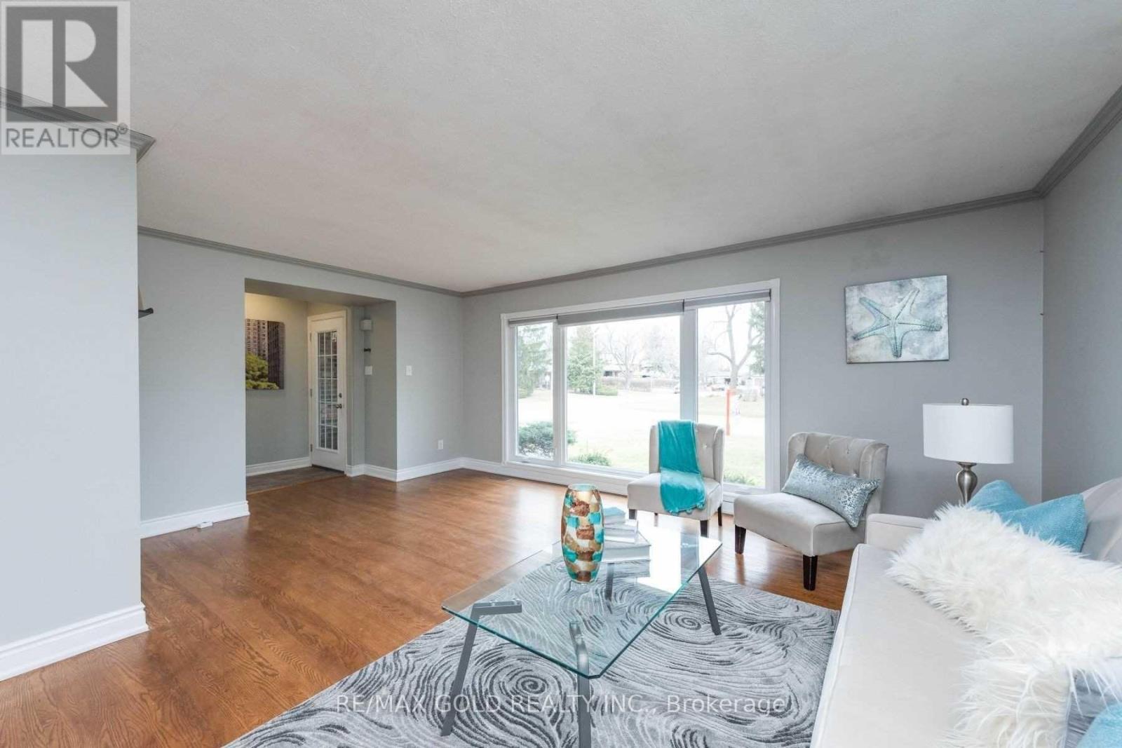 28 Devonshire Drive, Brampton, Ontario  L6T 3G3 - Photo 6 - W12585288