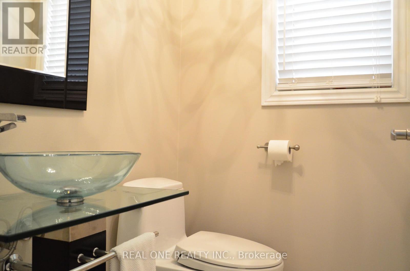 2412 Presquile Drive, Oakville, Ontario  L6H 0A7 - Photo 10 - W12585294