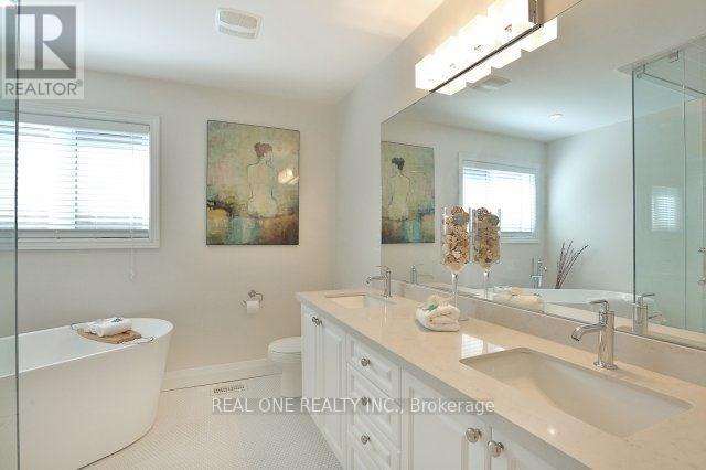 2412 Presquile Drive, Oakville, Ontario  L6H 0A7 - Photo 12 - W12585294