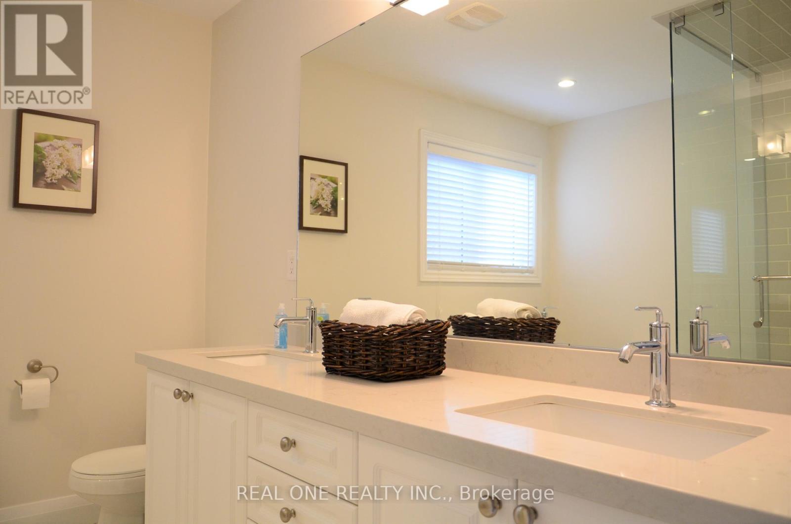 2412 Presquile Drive, Oakville, Ontario  L6H 0A7 - Photo 13 - W12585294