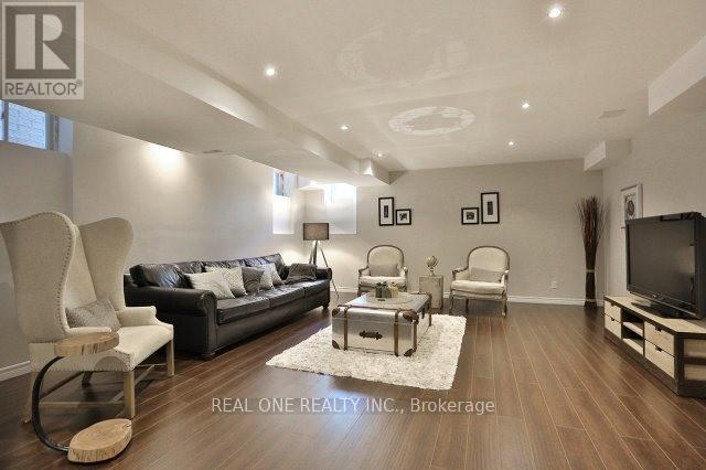 2412 Presquile Drive, Oakville, Ontario  L6H 0A7 - Photo 19 - W12585294